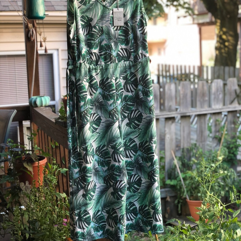 Monstera Leaf Dalia Jumpsuit with side ties - Picture 15 of 15